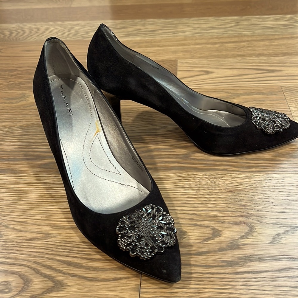 Tahari suede shoes Sz 10M